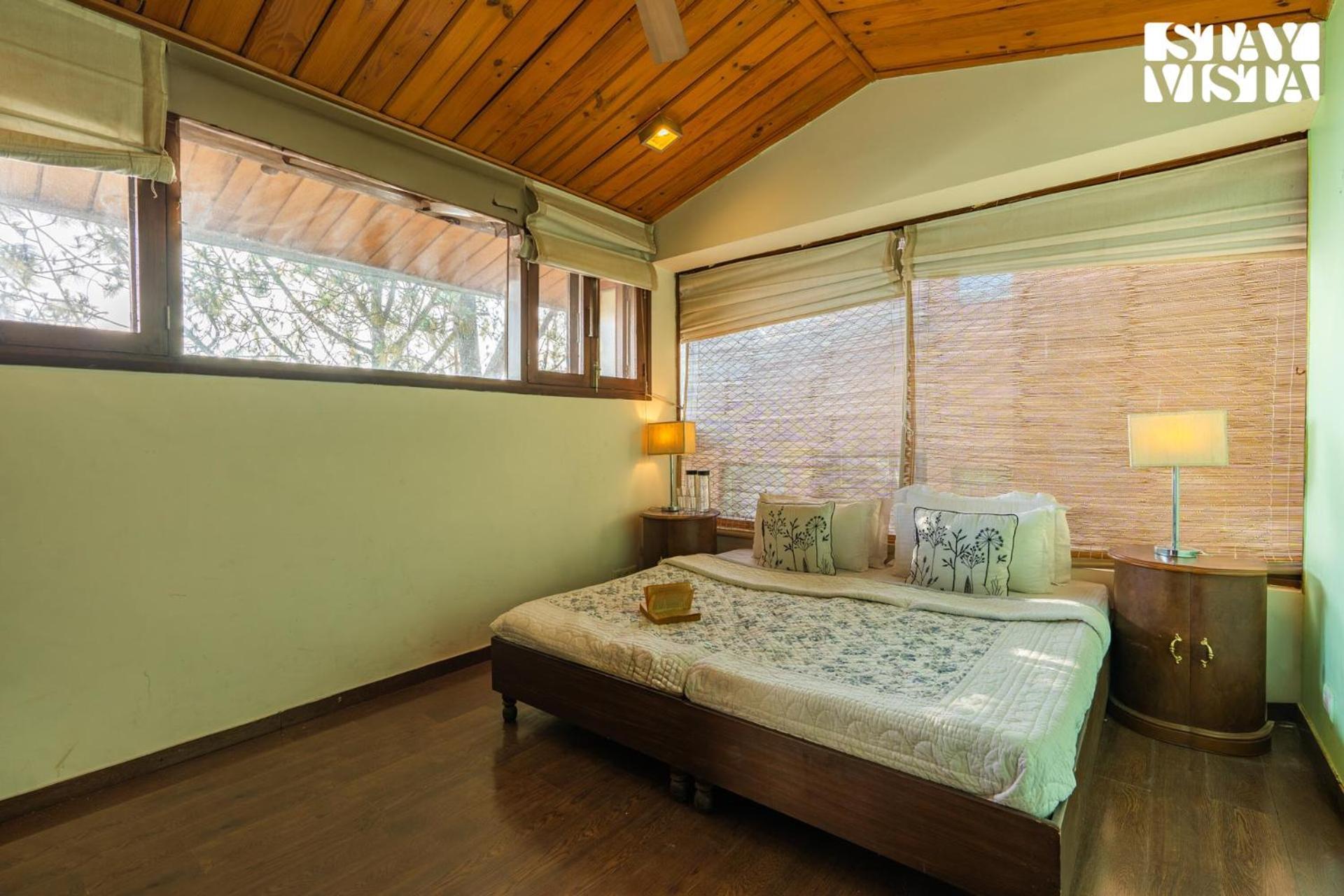 Stayvista At Hillcrest Villa With Valley View, Bonfire And Heater Kasauli Luaran gambar